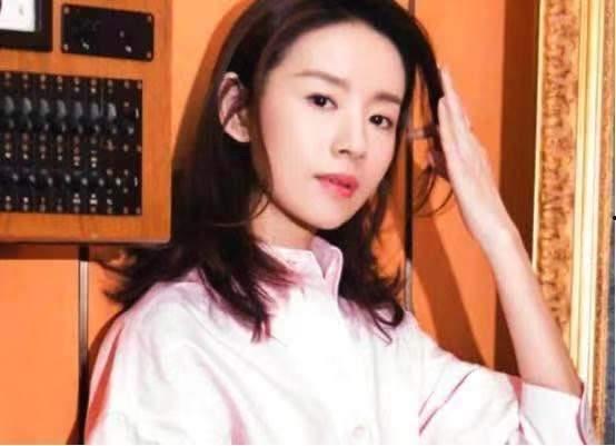 董洁生活照爆出,真实生活状态引网友热议