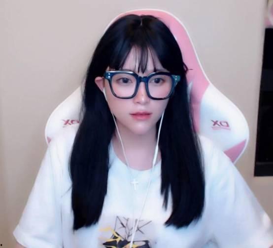 有黑历史的女主播,揭秘有争议女主播的蜕变之路